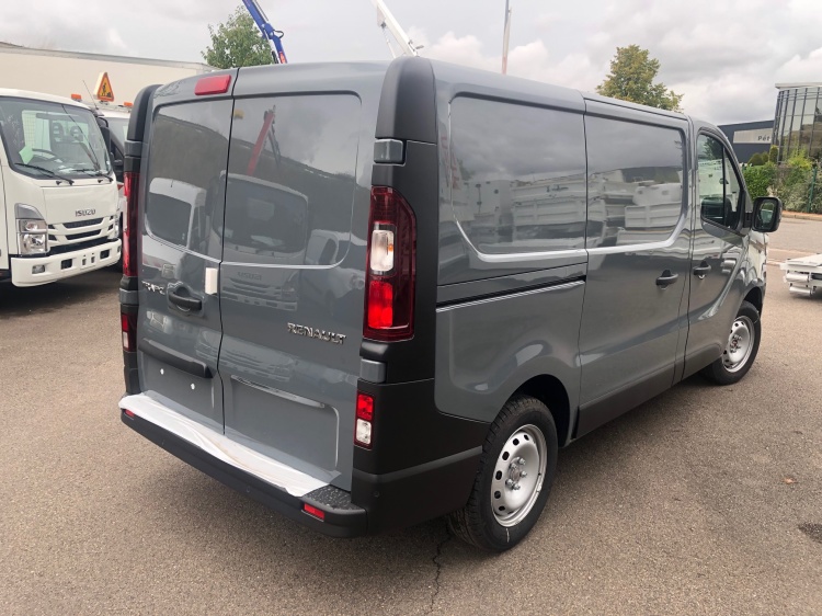 RENAULT TRAFIC L1H1 130CH BVM E6 2T8 GRIS URBAIN