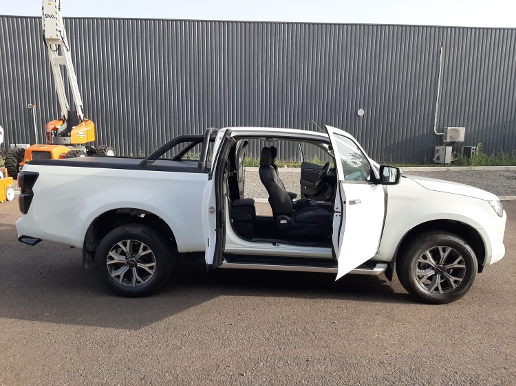 ISUZU D MAX SPACE N60F 4X4 A/T BVA 