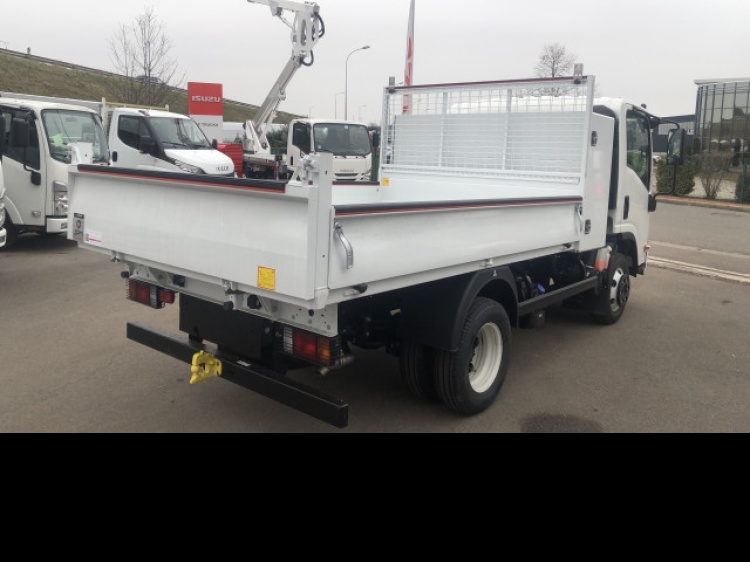 ISUZU M27 LARGE 3.0L 150CH BVM BENNE ACIER 3000 + COFFRE + PORTE UNIV J.P.M