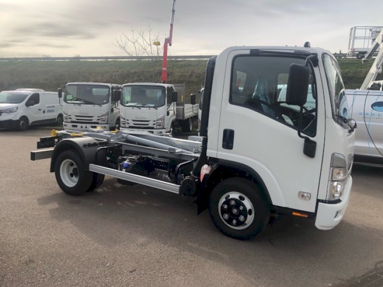 ISUZU M27 LARGE 3.0L 150CH BVM POLYBENNE 