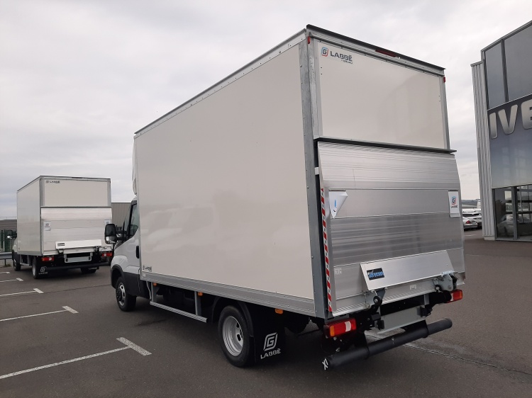 IVECO DAILY 35C16H 3.0L 160CH BVM CAISSE 20M3 + HAYON 750KG