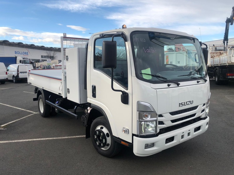 ISUZU M27 LARGE 3.0L 150CH BVM BENNE ACIER 3300 + COFFRE + PORTE AUTO J.P.M