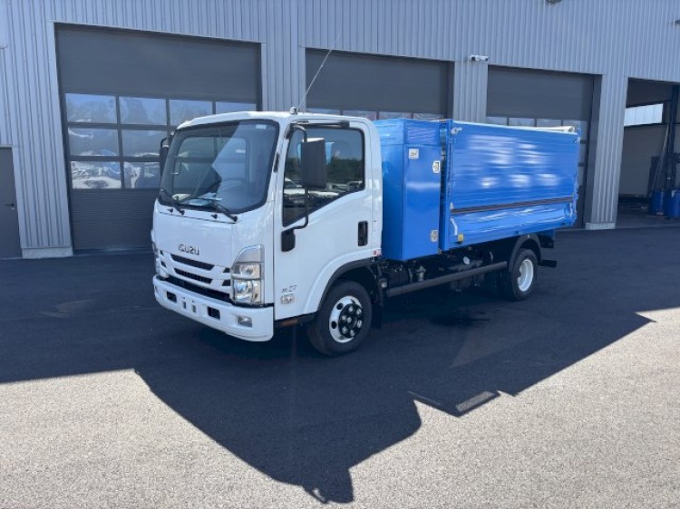 ISUZU M27 LARGE 3.0L 150CH BVM BENNE ACIER + COFFRE + PORTE UNIV + REHAUSSES + TOIT DE PROTECTION J.P.M