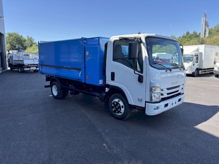 ISUZU M27 LARGE 3.0L 150CH BVM BENNE ACIER + COFFRE + PORTE UNIV + REHAUSSES + TOIT DE PROTECTION J.P.M