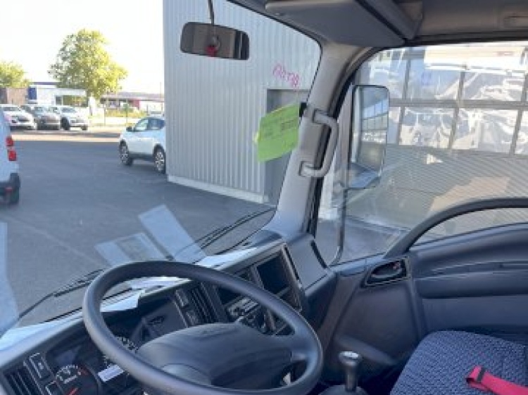 ISUZU M27 3.0L 150CH BVM BENNE ACIER + COFFRE 
