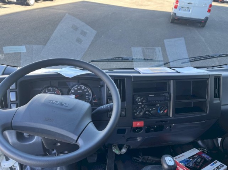 ISUZU M27 3.0L 150CH BVM BENNE ACIER + COFFRE 