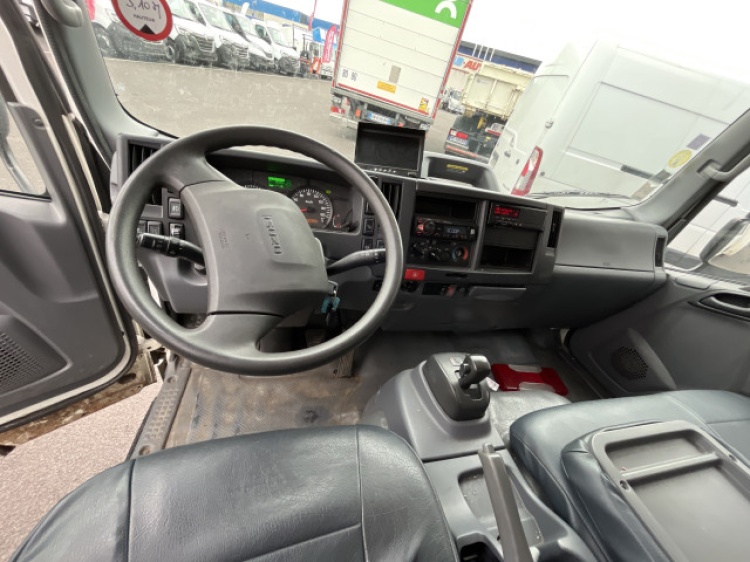 ISUZU P75 5.2L 190CH BV ROBO CAISSE + HAYON