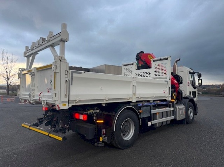 RENAULT D19 4X2 19T 380CH BVA BENNE + GRUE PK34 T/M 8 ALLONGES