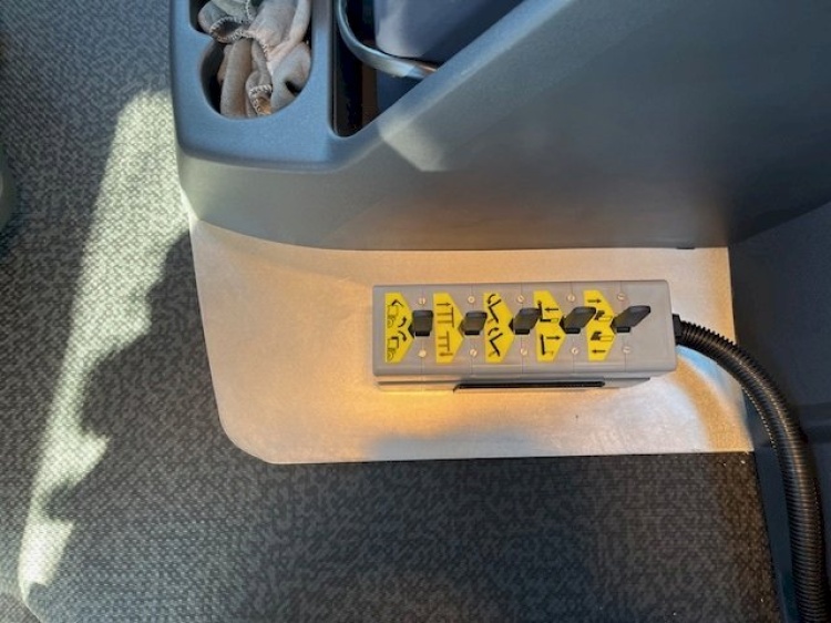 RENAULT GAMME C 8X4 OFF ROAD 13L E6 POLYBENNE + GRUE 