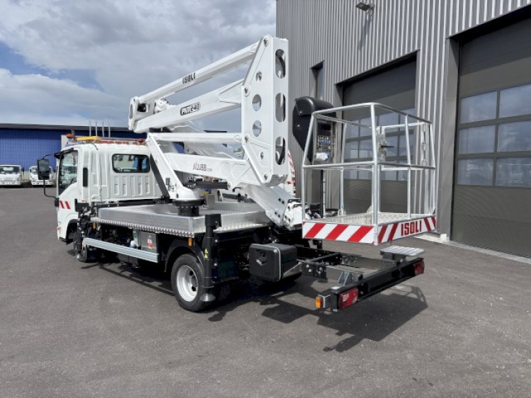 ISUZU M21 T 1.9L 120CH BVM NACELLE KLUBB PNT240 24M ARTICULEE